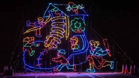 Holmdel NB Transforms into a Winter Wonderland with Magic of Lights